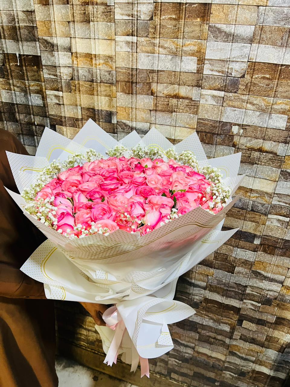 Midnight Flower Delivery in Karachi for Romantic Surprise Celebrations